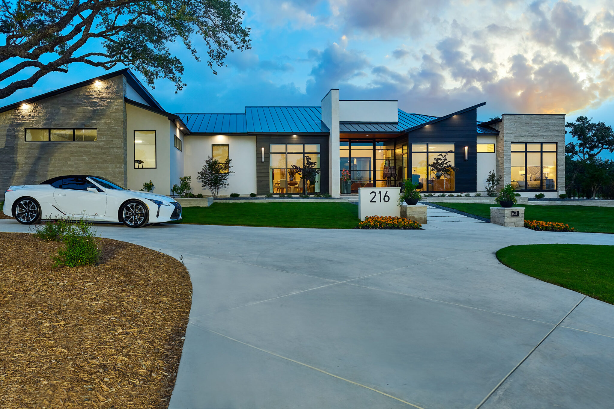 ParadeHome_2025_front